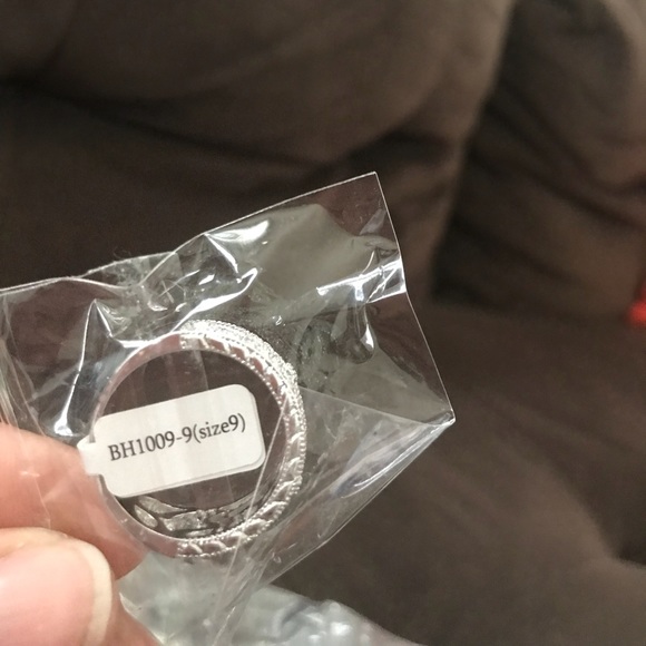 Silver ring - Picture 2 of 2